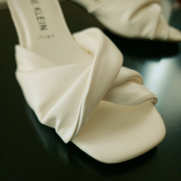 Anne Klein Laila Twisted Vegan Leather Kitten Heel Slide w/Iflex Comfort 5M NWOB - Picture 7 of 10